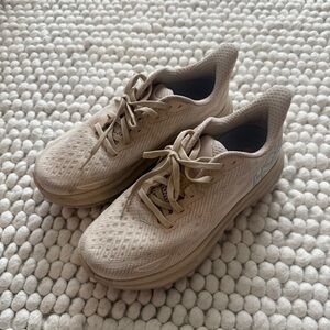 HOKA Clifton 9 Running Shoe (Women) Size 7